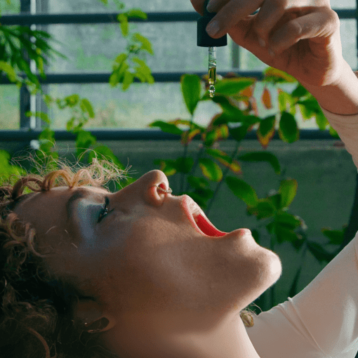 arnika showing how to use cbd drops