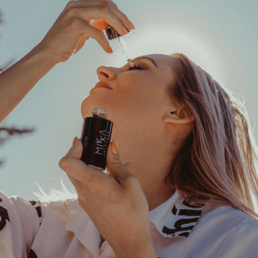 Alternative view of Mikka umirujući uljni serum